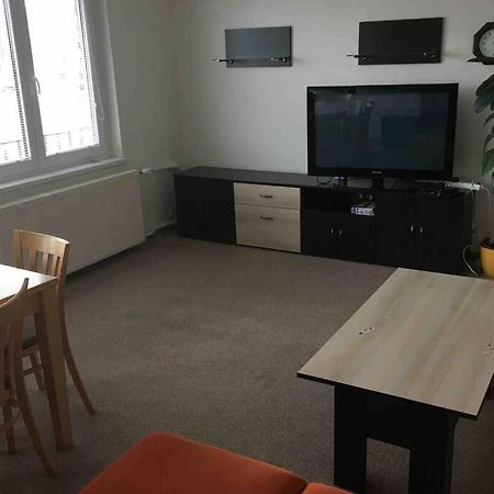 Family Apartment With Garden And Parking Spot Ceske Budejovice Ngoại thất bức ảnh