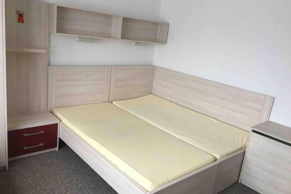 Family Apartment With Garden And Parking Spot Ceske Budejovice Ngoại thất bức ảnh