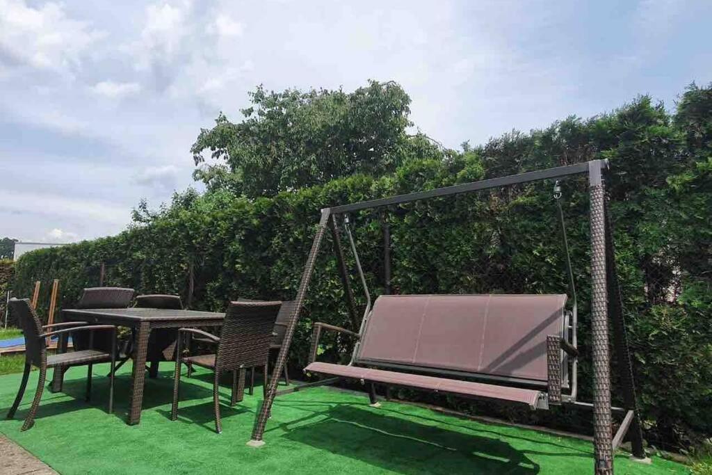 Family Apartment With Garden And Parking Spot Ceske Budejovice Ngoại thất bức ảnh