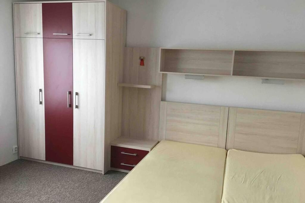 Family Apartment With Garden And Parking Spot Ceske Budejovice Ngoại thất bức ảnh